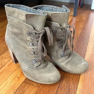Kenneth Cole Olive heeled boots